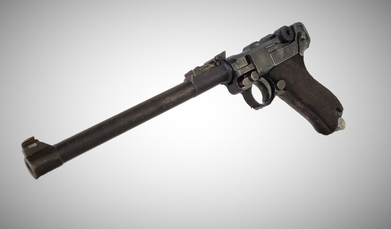 Prospettiva laterale di una pistola Luger P08 Prospettiva laterale di una pistola Luger P08